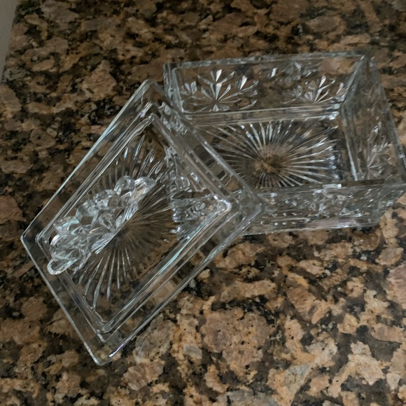 VINTAGE DIAMOND CUT GLASSWARE WITH LID - Picture 4 of 10